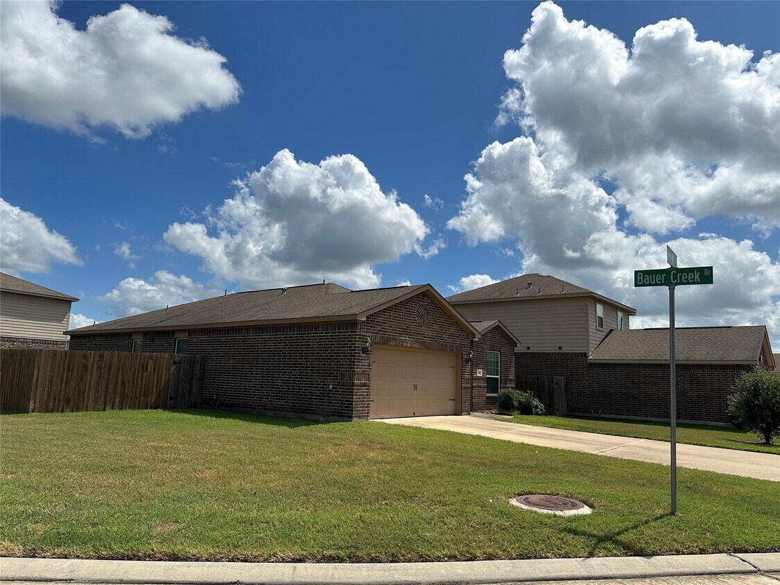 Building Photo - 22410 Iron Mill Dr