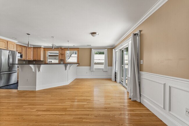 Building Photo - 210-212-212 W 9th St