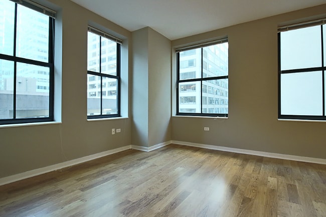 Foto del edificio - 211 W Randolph St