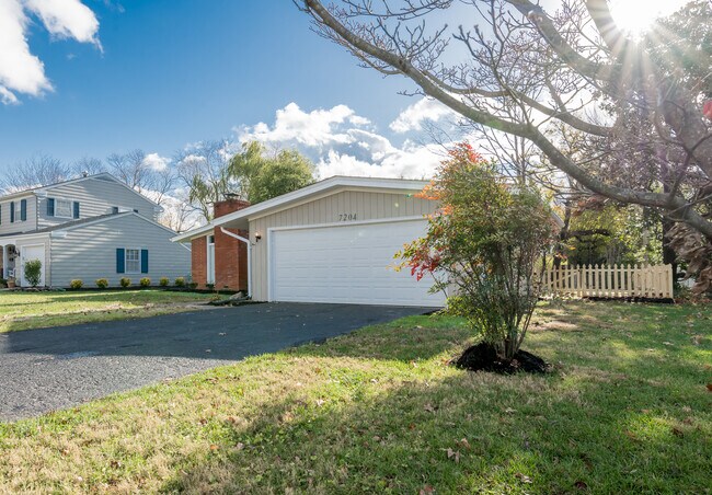 Building Photo - 7204 Woolrich Rd