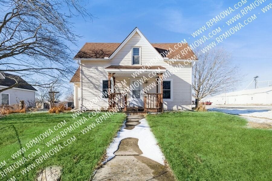 Primary Photo - CUTE FARMHOUSE!! 3 Bed, 1 Bath Home in Roland