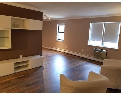 Building Photo - 81 Regency Park Dr