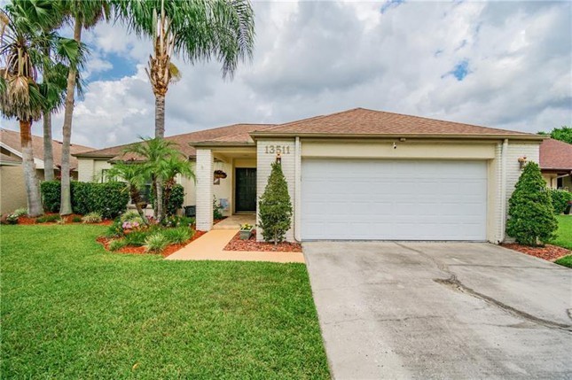 Primary Photo - 13511 Clubside Dr, Tampa, FL 33624