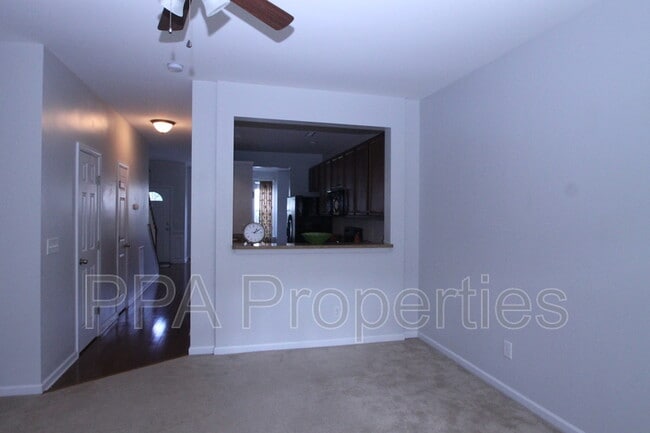 Building Photo - 100 Stratford Lakes Dr