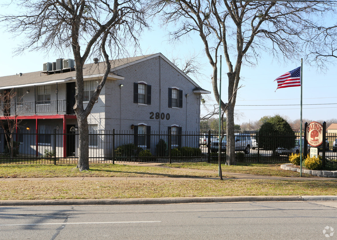 Primary Photo - Oak Park