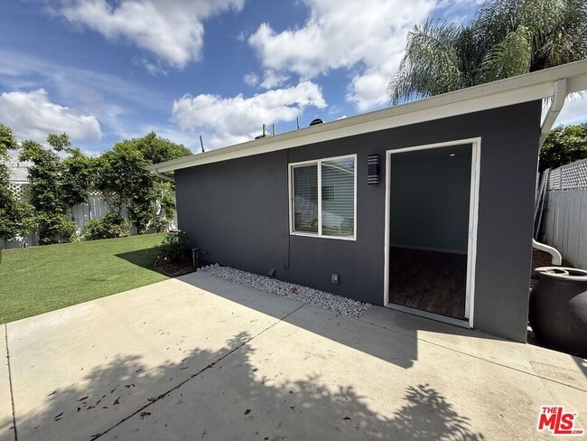 Foto del edificio - 7512 Jamieson Ave