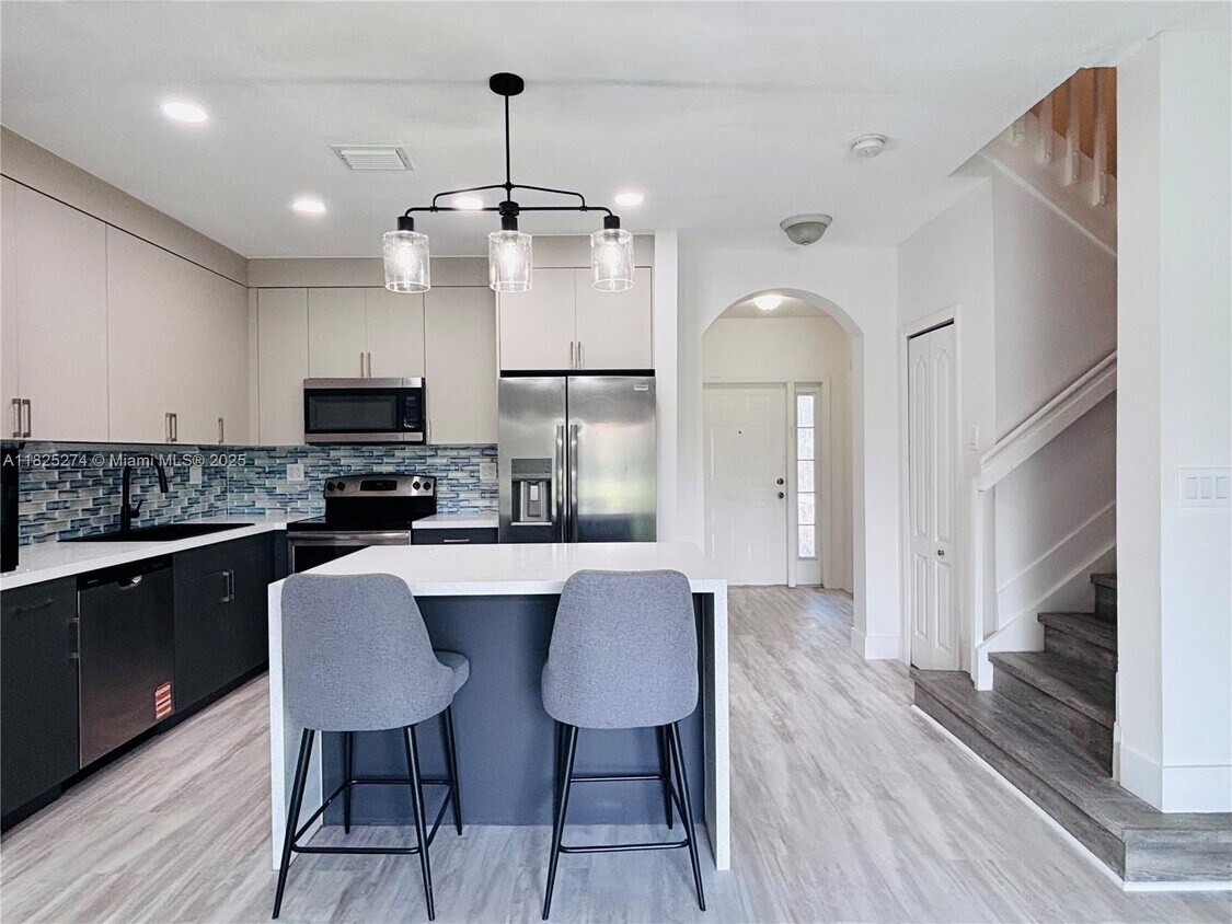 Foto principal - 12975 SW 28th Ct
