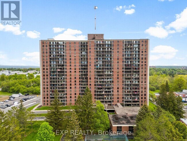 Photo du bâtiment - 665 Bathgate Dr