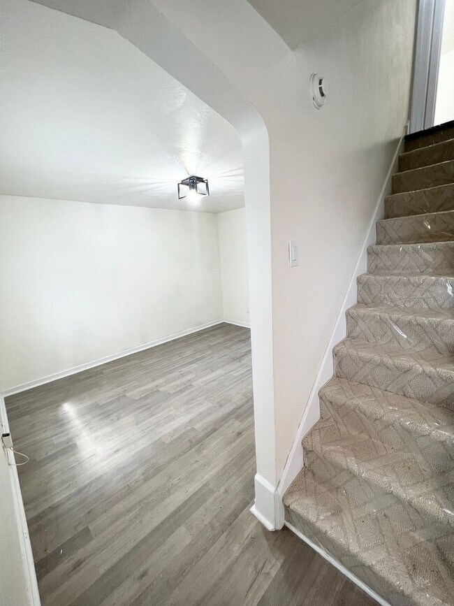 Foto del edificio - Updated 3 Bed, 1 Bath in Verona- Central Air and Huge Kitchen!!