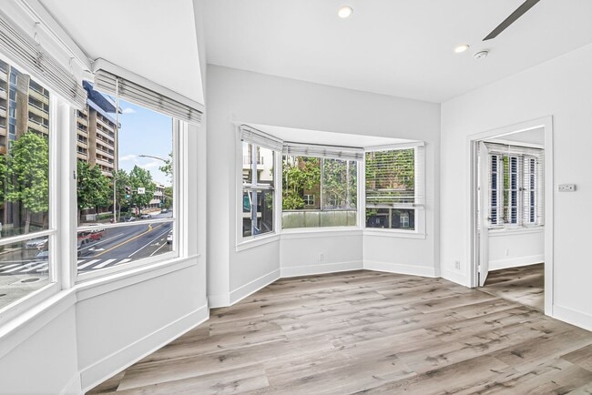 Building Photo - 405 W 3rd St
