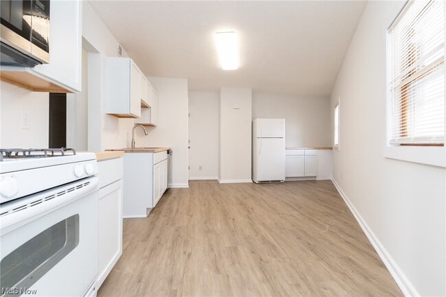 Building Photo - 3905 Woodbine Ave