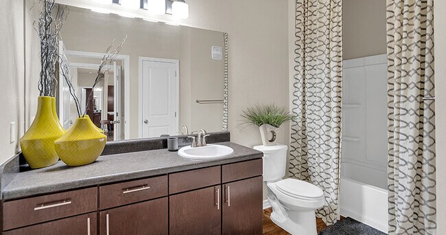 Foto del edificio - Retreat at Fremaux Town Center Apartments