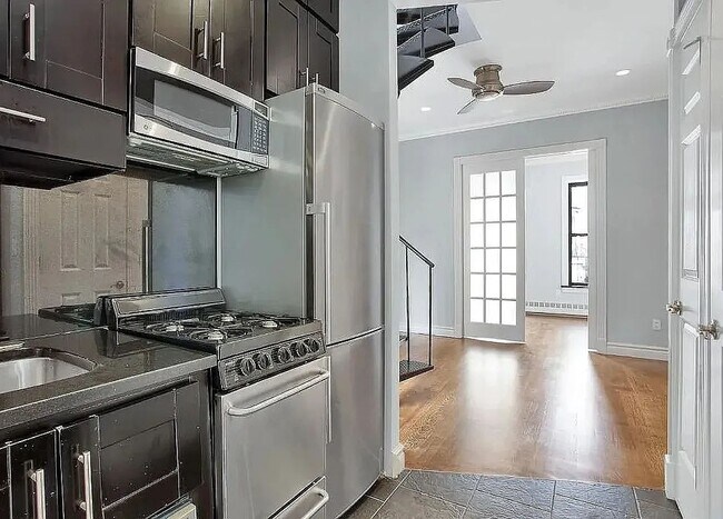 Foto del edificio - 145 E 26th St