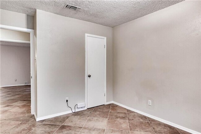 Foto del edificio - Nicely Updated 3 Bedroom, 2 Bath, Singe Story Home in Northwest Austin