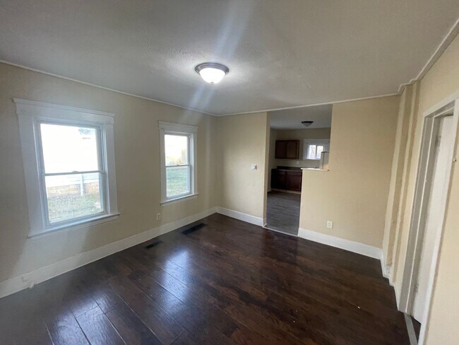 Foto del edificio - SECTION 8 and EDEN Accepted!! Stunning 4-Bed, 2-Bath Renovation in Lorain!!