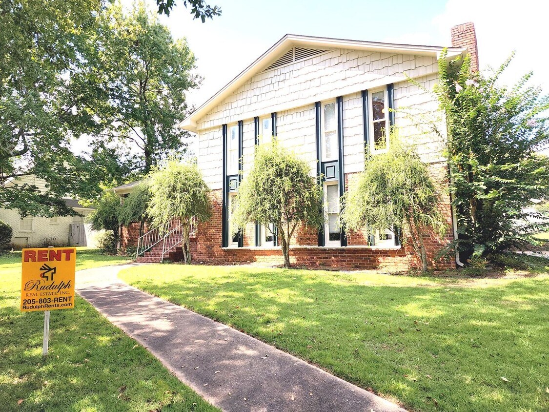 Foto principal - 1856 Catal Road, Vestavia, Alabama 35216