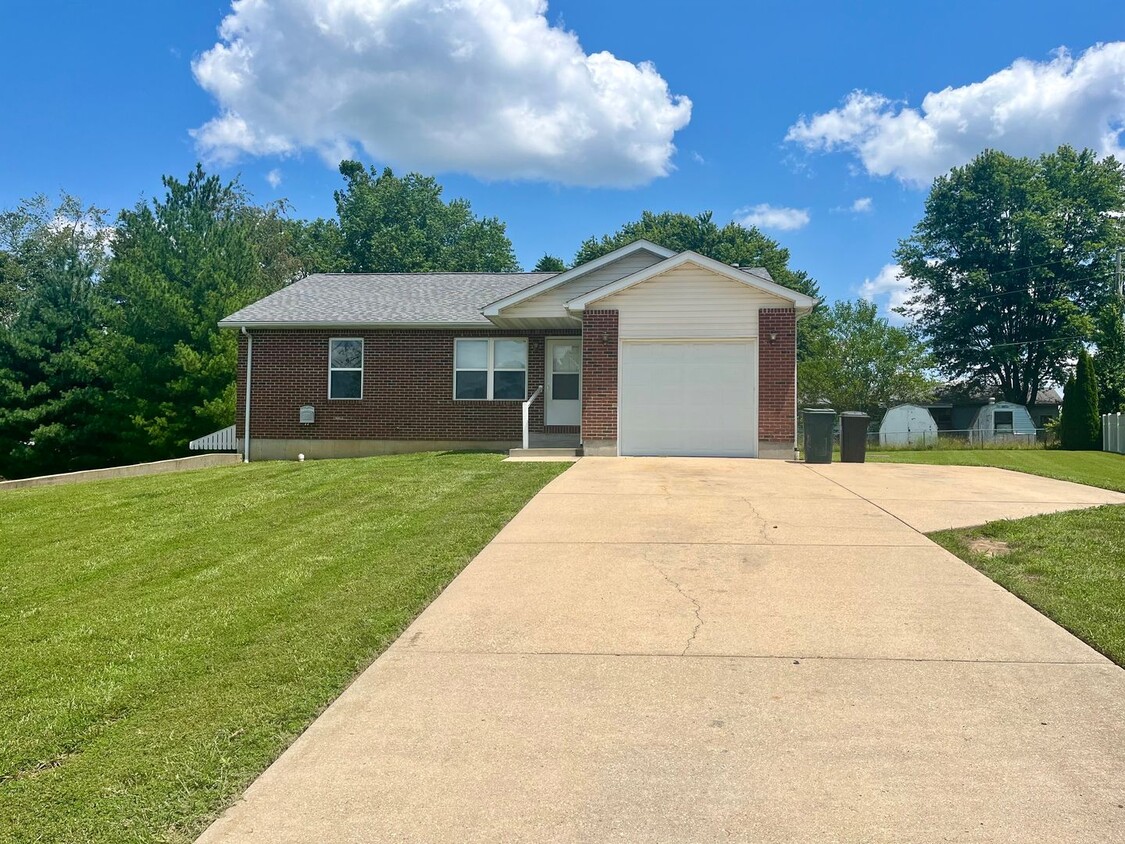 Primary Photo - 55+ Property | 2 Bed | 2 Bath | House