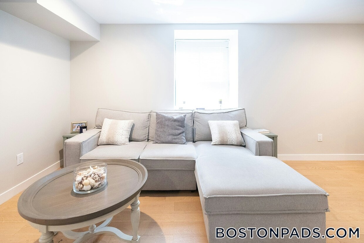 Foto principal - 1661 Washington St