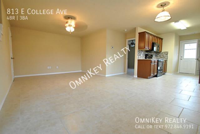 Foto del edificio - 813 E College Ave