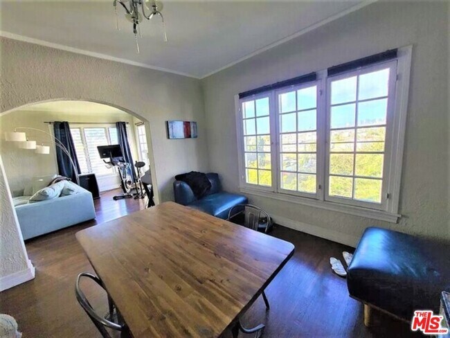 Foto del edificio - 4723 W 17th St