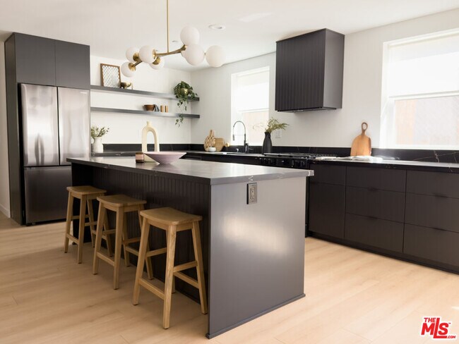 Foto del edificio - 2220 1/2 Aaron St