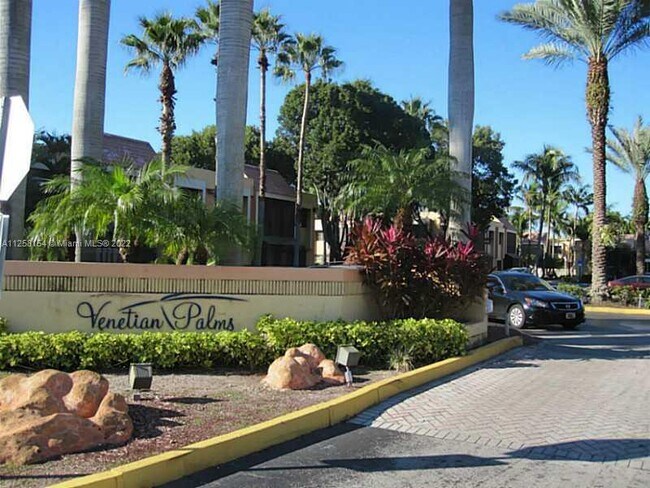 Foto del edificio - 7913 SW 104th St