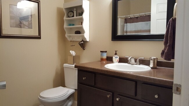 Building Photo - 2 Bedroom Duplex