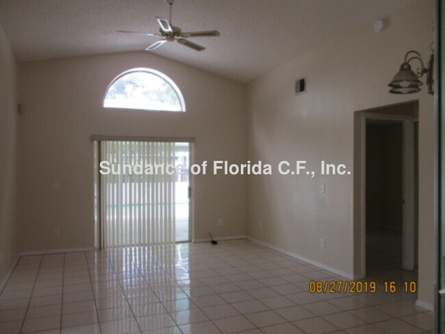 Building Photo - SUMMER'S HERE     IT'S GREAT TO HAVE A POO...