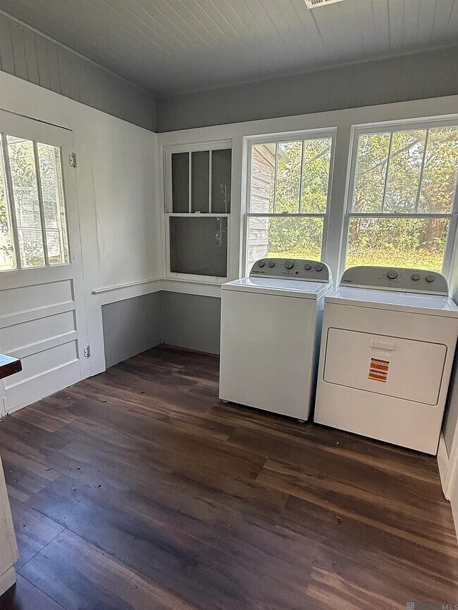 Foto del edificio - 108 St Jude St