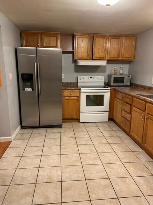 Building Photo - Knoxville 37917 - 2 bedroom, 2 bath home -...