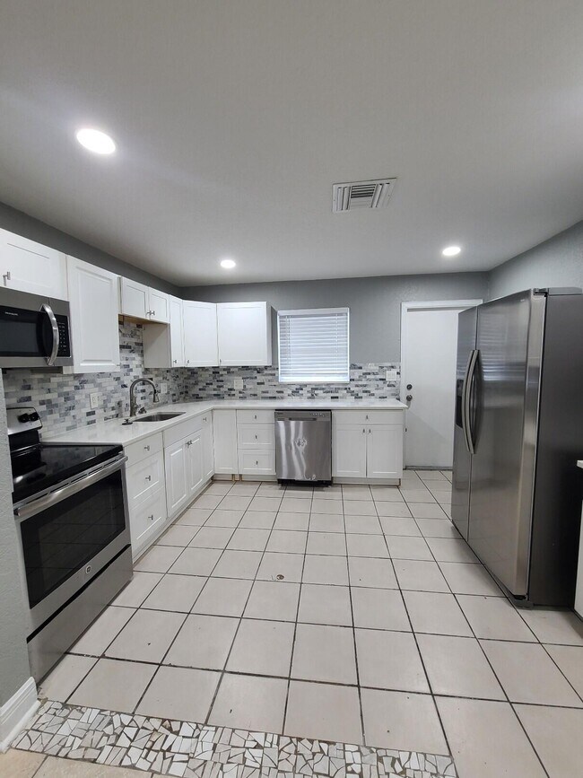 Foto del edificio - 1634 W 9th St