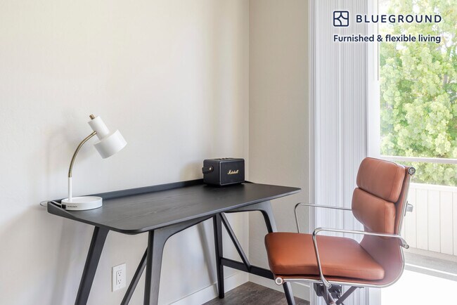 Foto del edificio - 2721 Midtown Ct