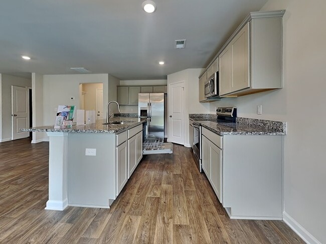 Building Photo - 331 Crooked Pne Ct