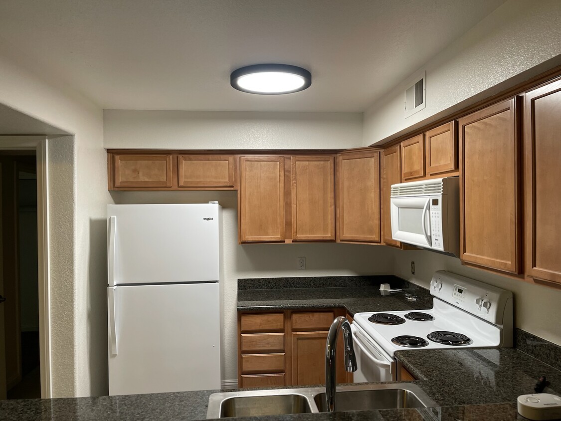 Primary Photo - 3145 E Flamingo Rd
