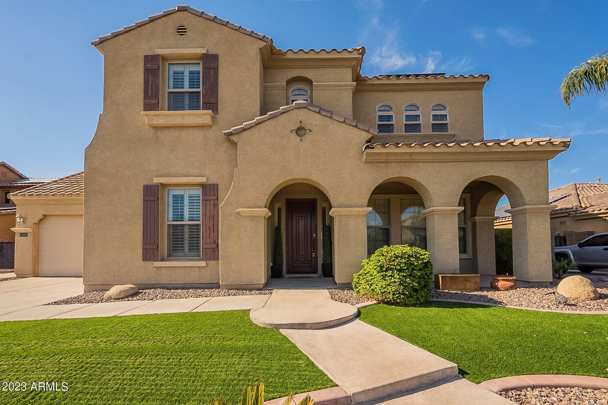 Foto principal - 16778 W Jackson St
