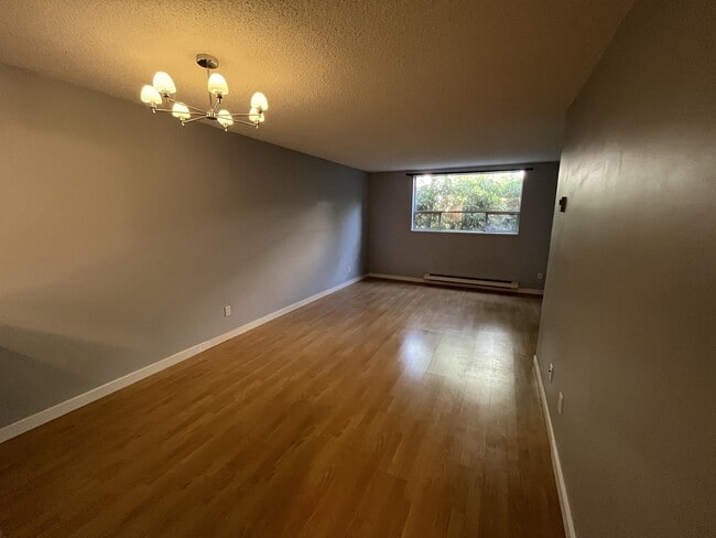 Building Photo - 1345 Comox St