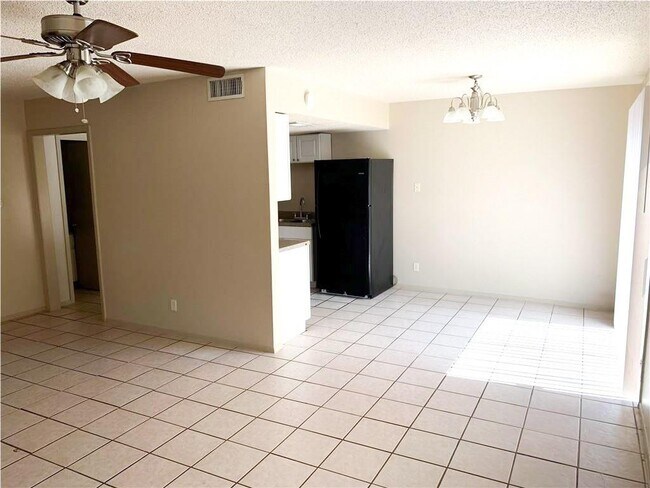 Building Photo - 7204 Creekside Dr