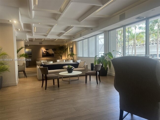 Foto del edificio - 100 Lincoln Rd