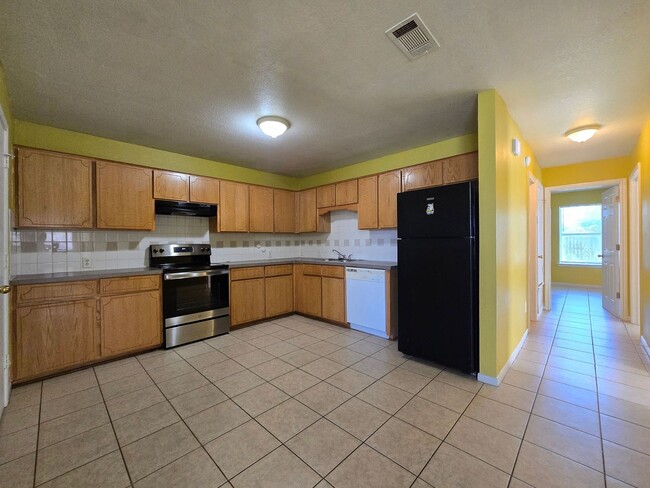 Building Photo - 603 Avenue G Ave