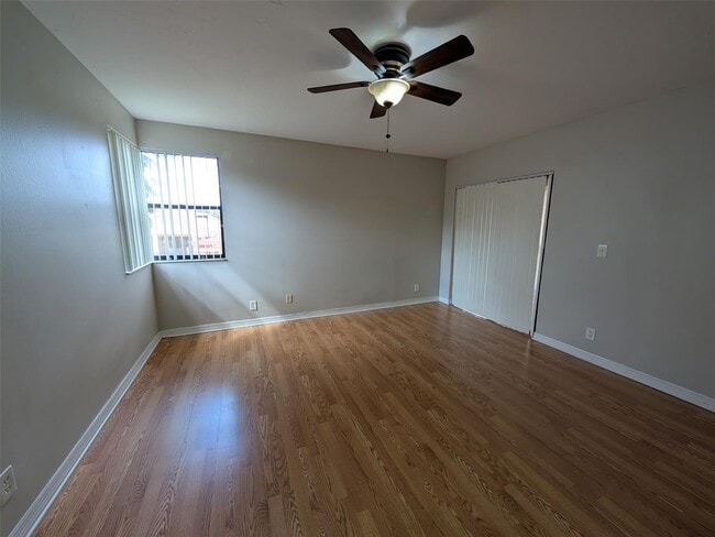 Foto del edificio - 5741 Riverside Dr