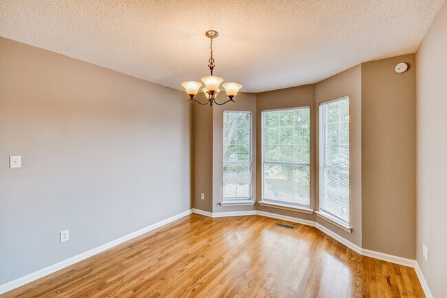 Foto del edificio - 1917 Pebble Lake Cir