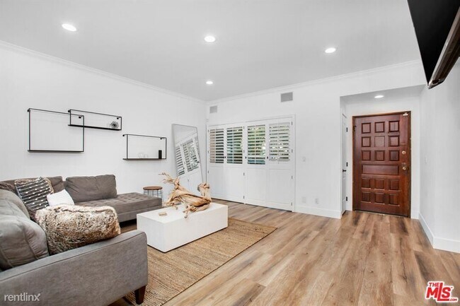 Building Photo - 12416 W Magnolia Blvd