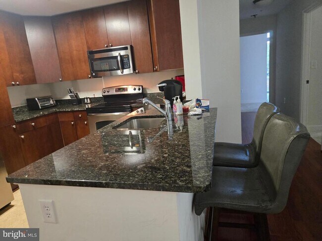 Building Photo - 155 Potomac Passage