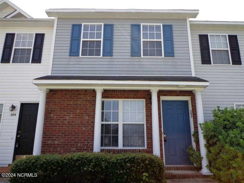 Primary Photo - Cozy 2 Bedroom Townhome - 202 Meadowbrook Ln.