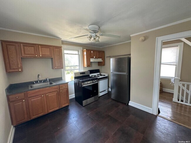 Building Photo - 93 Lehigh St