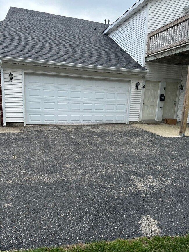 Building Photo - 10318 Metalmark Ln