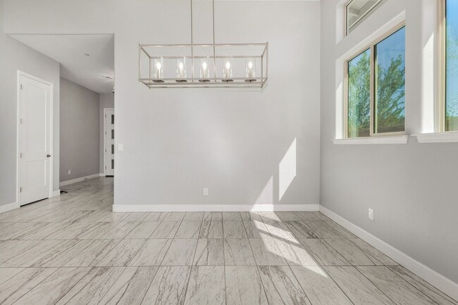 Building Photo - STUNNING HOME IN PEORIA