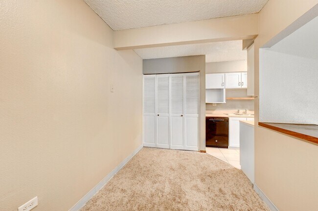 Foto del edificio - 4565 S Lowell Blvd