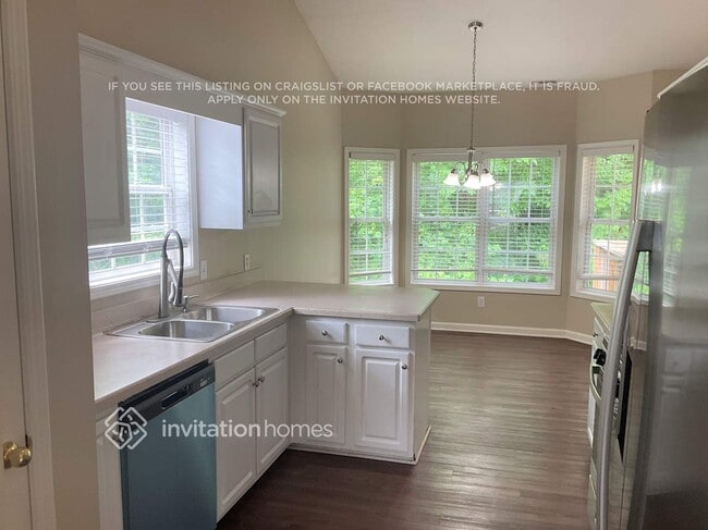 Building Photo - 3670 McGuire Close NW