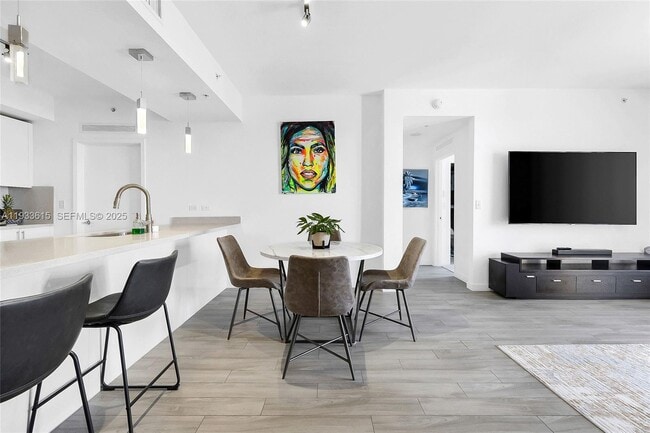 Foto del edificio - 999 SW 1st Ave